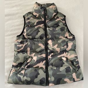 💞Super cute CISono camouflage vest!💞 Worn once! Basically brand new!